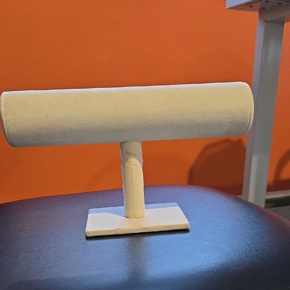 Darice White Velvet Bar Bracelet And Watch Jewelry Display